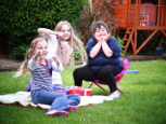 Ellie Smith, Kahra & Joely Cottam